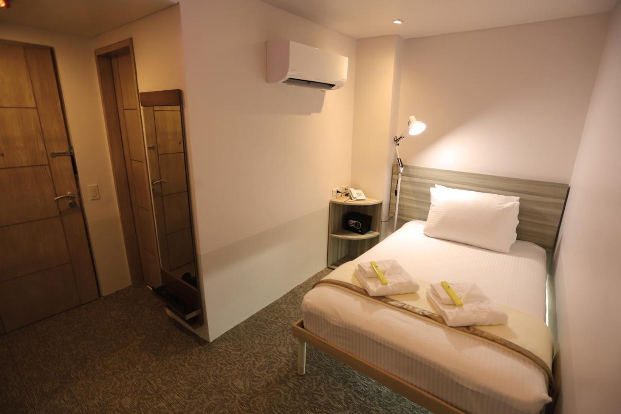 1010 Hotel Muntinlupa City Buitenkant foto